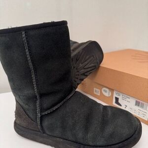 Black Uggs